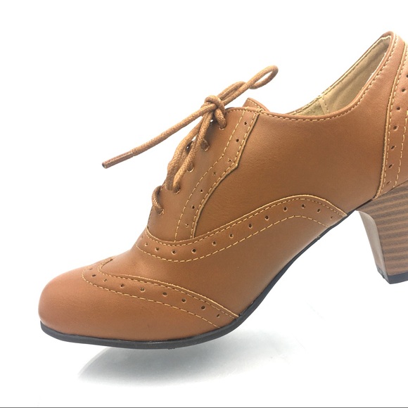 LAST PAIR! Oxford Brogue Heel Pumps - Round Toe in Tan - Picture 5 of 7